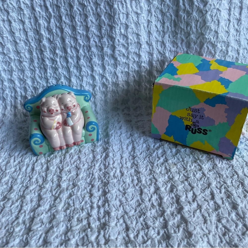 New Russ Berrie Salt And Pepper Shakers Pigs on a couch pig decor